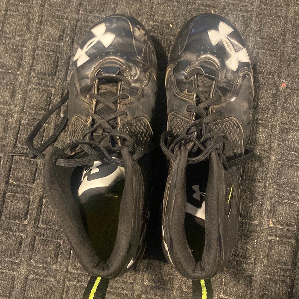 Under Armour ClutchFit football cleats W/O box